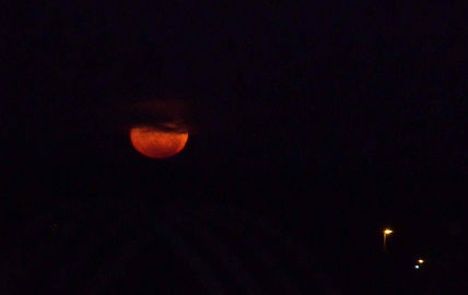 Luna en noche cerrada