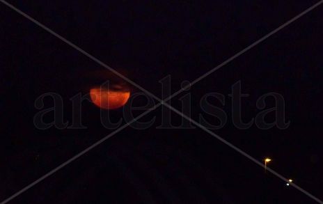 Luna en noche cerrada