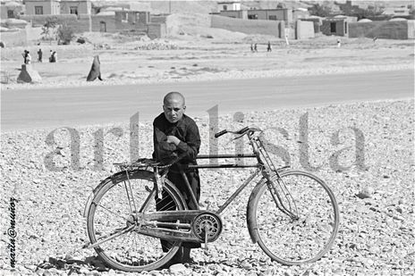 Niño con bicicleta