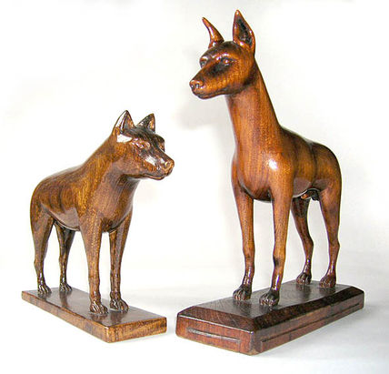 Perros en madera