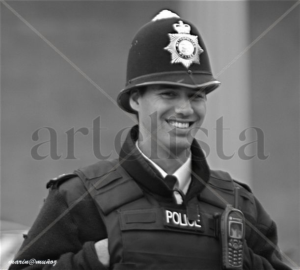 Police Retrato Blanco y Negro (Digital)