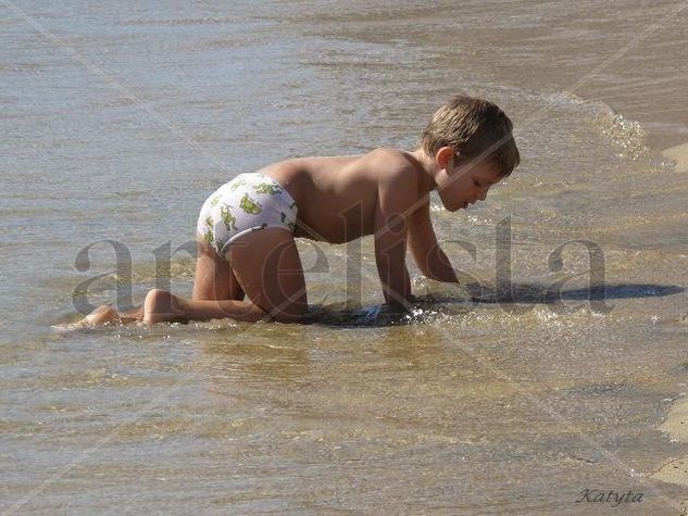 Niño en la playa Retrato Color (Digital)