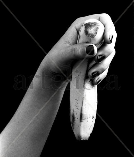 Platano en mano 1 Conceptual/Abstracto Blanco y Negro (Química)