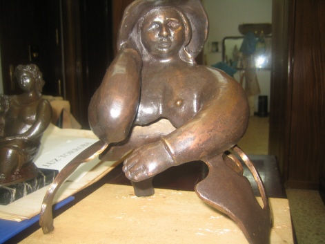 TE PIENSO Bronze Figurative