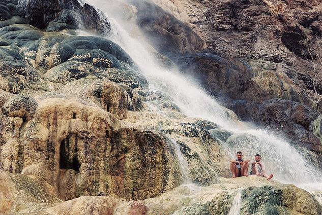 Serie Medio Oriente - "Cascada termal" Fotoperiodismo y documental Color (Química)