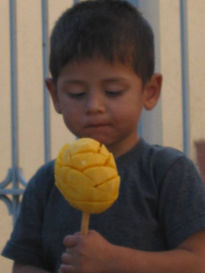 Ninio con mango