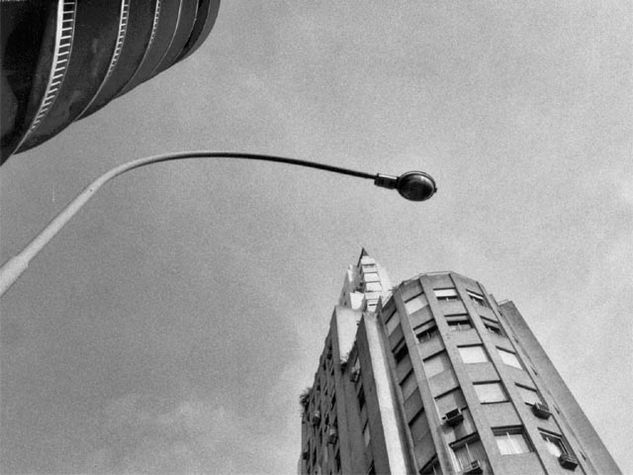 Desde abajo Arquitectura e interiorismo Blanco y Negro (Química)