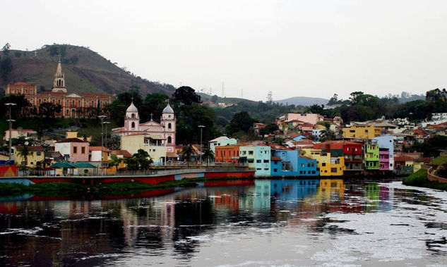 PAISAJE PICTÓRICA DE PIRAPORA DO BOM JESUS sec. XXI (reflexo das casas no Rio Tietê poluído) Nature Color (Digital)