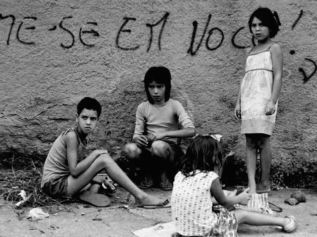 LOS OLVIDADOS de Sao Paulo de Buñuel de Dios (CRIANÇAS BRASILEIRAS) 1979