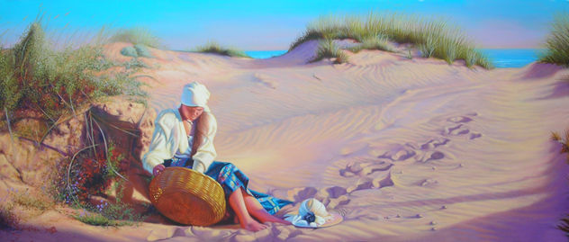 mujer en dunas con cesta