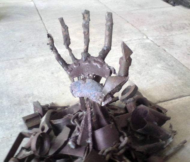 Resurrección Metal Figurative