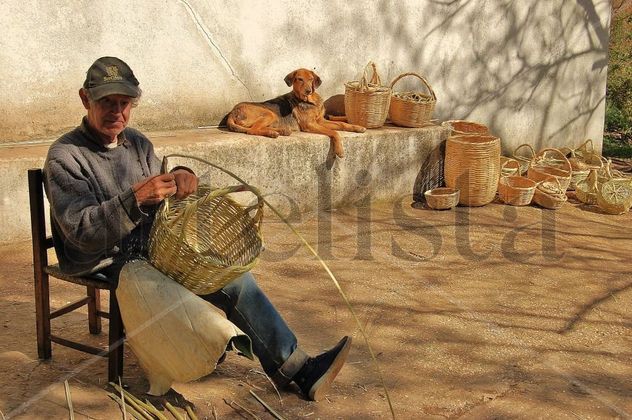 "El viejo tejedor de mimbre"
