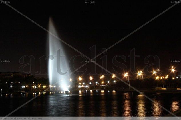 Fountain in Palma de Mallorca at night Viajes Color (Digital)