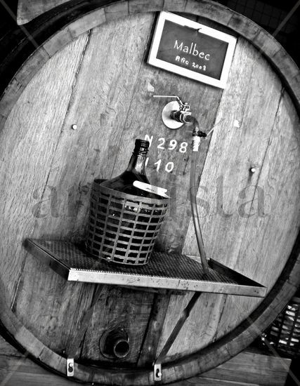 " Surtidor de Vino Malbec " Fotoperiodismo y documental Blanco y Negro (Digital)