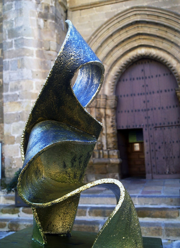 SAN NICOLÁS DE BARY Un obispo sentado