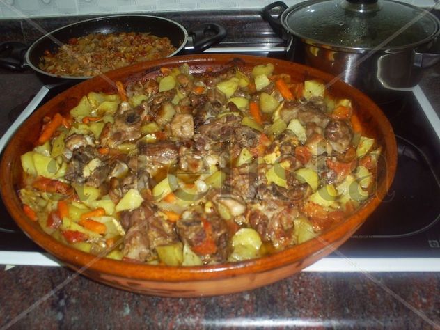 CAZUELA DE GUISADO.