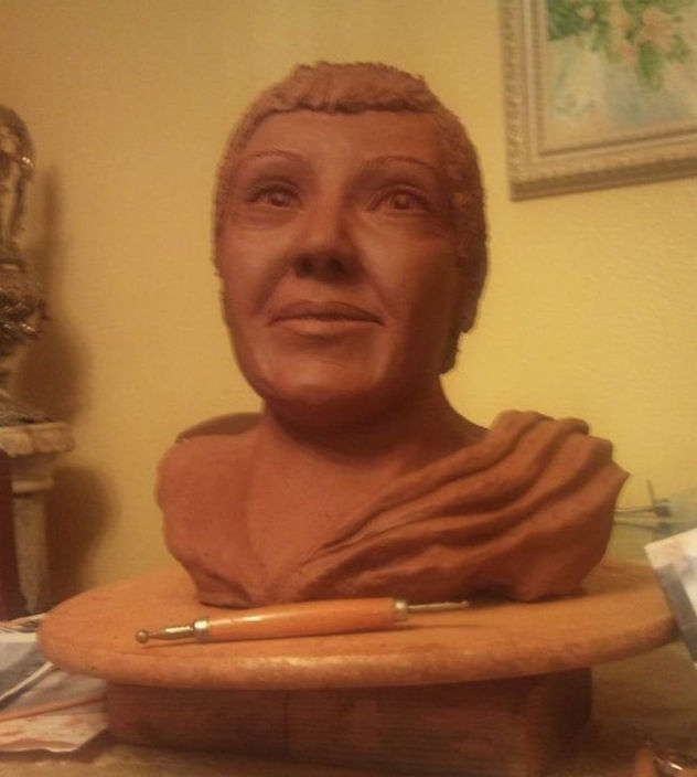 Retrato de mujer en barro
