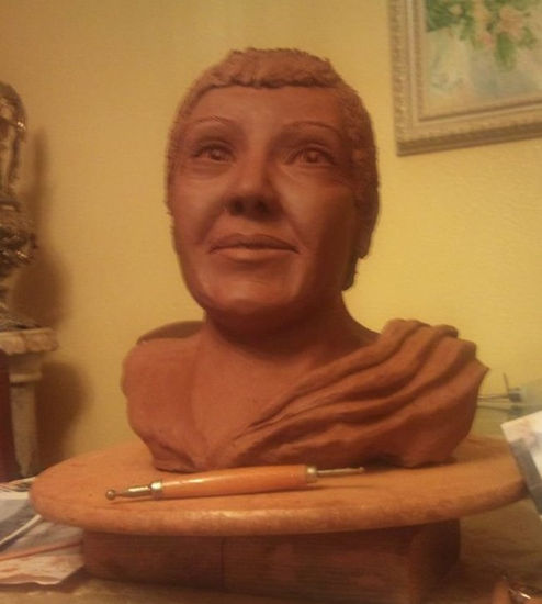 Retrato de mujer en barro Terracota Figurativa