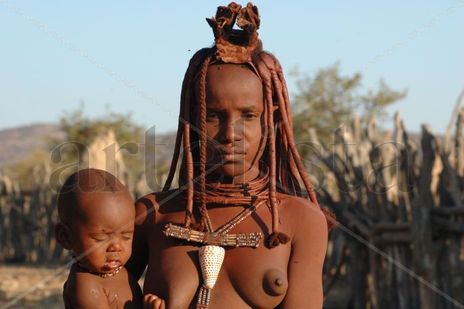 Madre gimba con niño