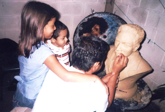 POETA MEDARDO MEJIA, escultura hondureña Cerámica Figurativa