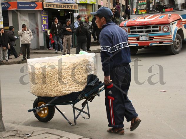 Transportando maíz inflado