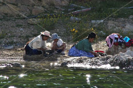 Limpiando pescado...