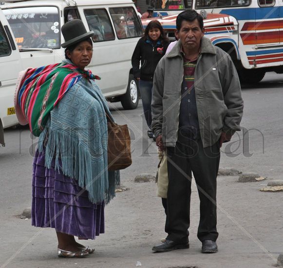 Esperando el Bus. Viajes Color (Digital)