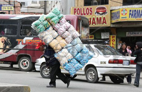 Con la tienda a...