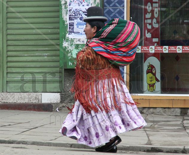 Indumentaria tipica paceña.