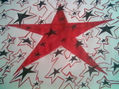 estrellas negras y rojas