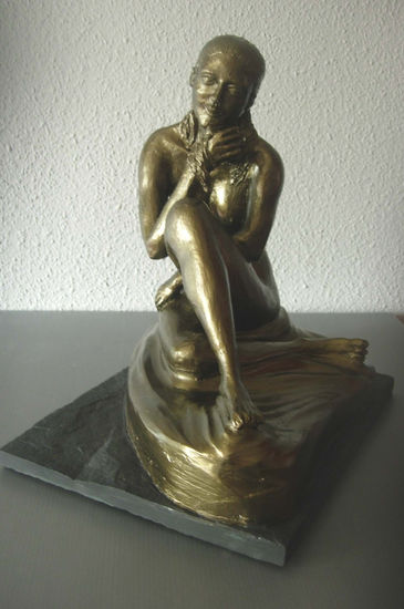 Con mis sueños Bronze Figurative