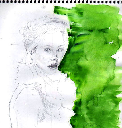 Chica con fondo verde