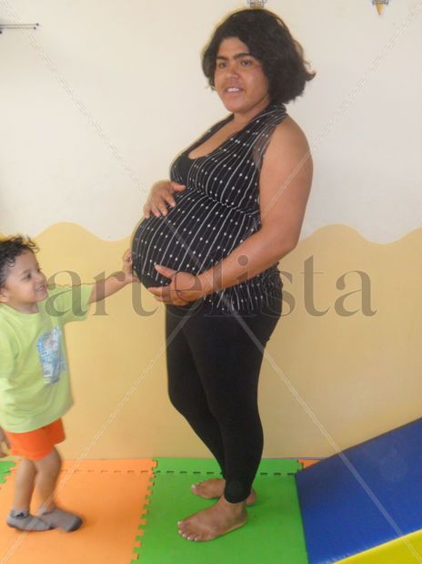 Aqui hay una bebe