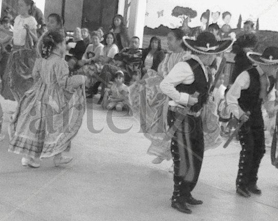 BAILE TRADICIONAL LOS MACHETES 