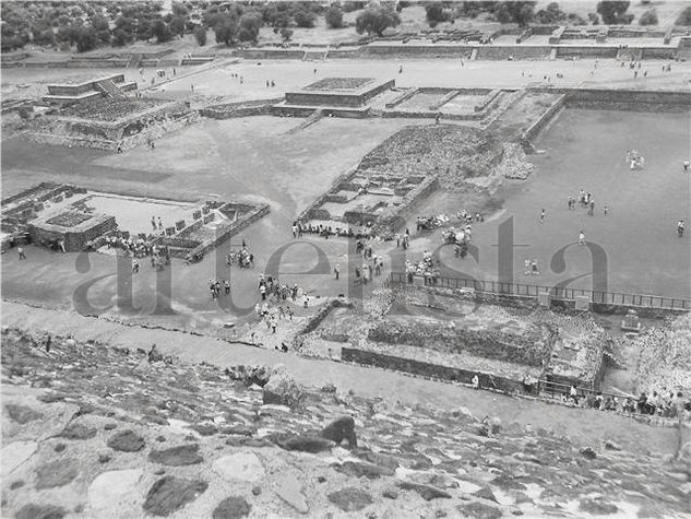 TEOTIHUACAN Architecture and Interiorism Black and White (Digital)