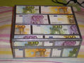 Caja con billetes