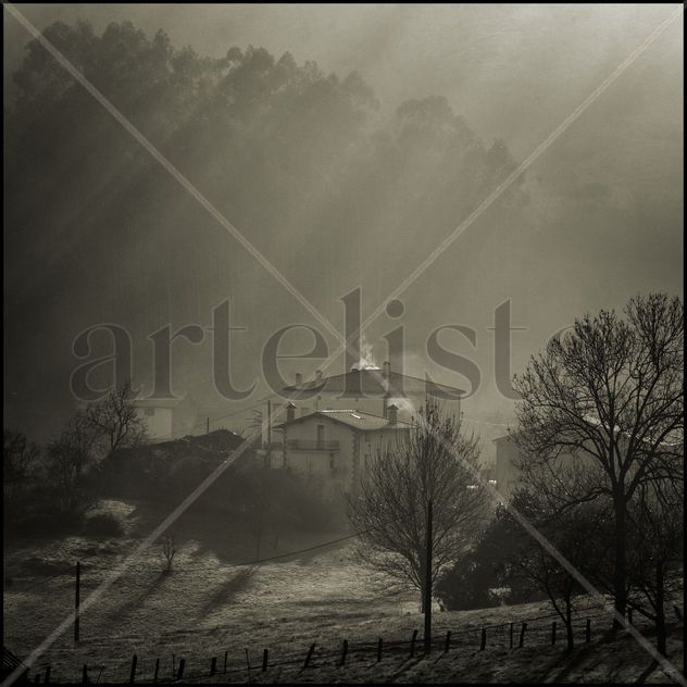 caseri con niebla