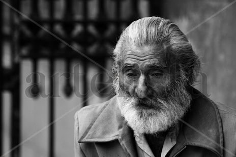 Señor gris
