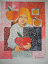 niña con manzanas