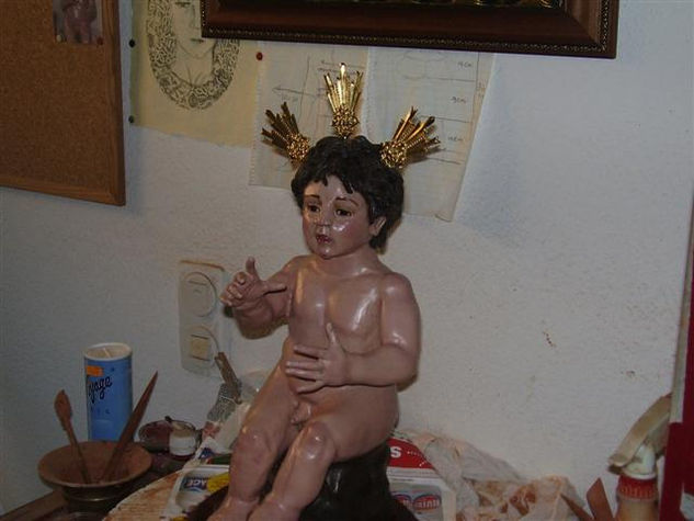 niño jesus Carving Figurative