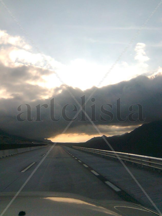 autopista al atardecer