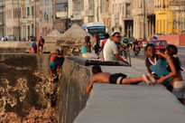 Infantes en el malecon