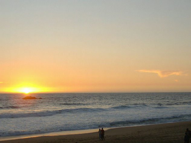 UN ATARDECER DIBUJA UNA GAVIOTA CON LAS NUBES