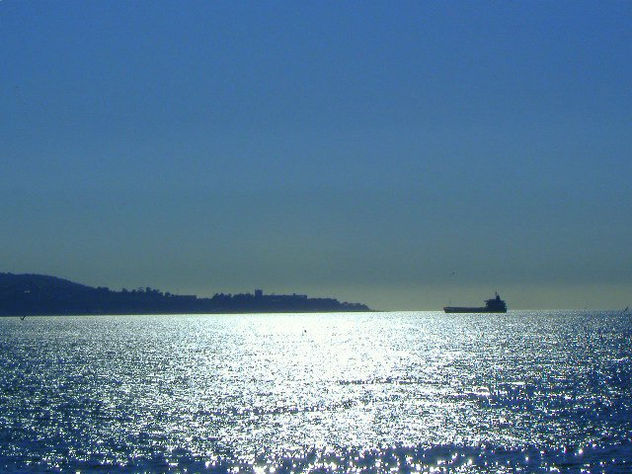 SIMPLEMENTE EL BRILLO DEL MAR