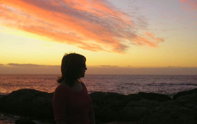 EL PERFIL DE UNA SILUETA ACOMPAÑADA POR EL HORIZONTE Portrait Color (Digital)