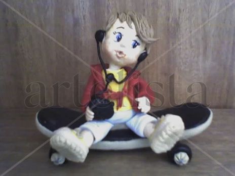 Nene en patineta