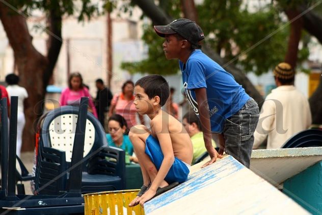 niños concentrados
