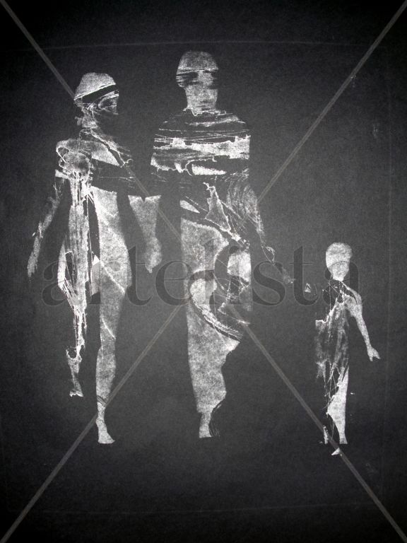 "Familia de recortables paseando"