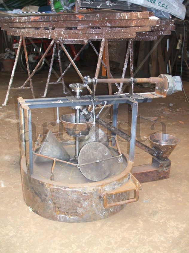molino de aceite antigo de hierro