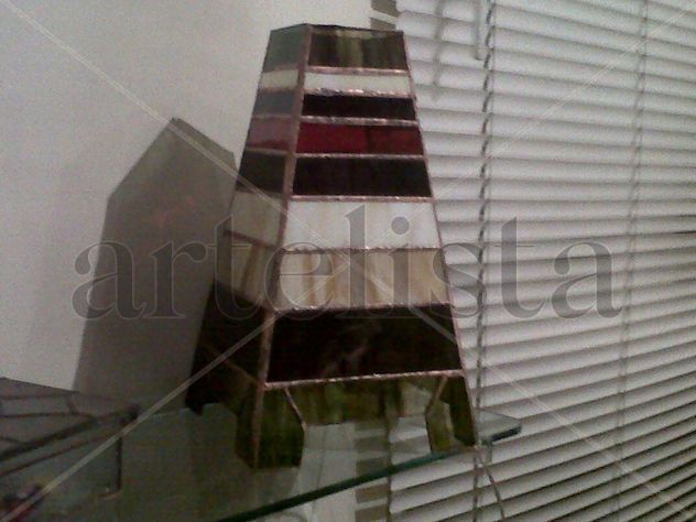 lampara piramide trunca de apoyo en tecnica tiffany